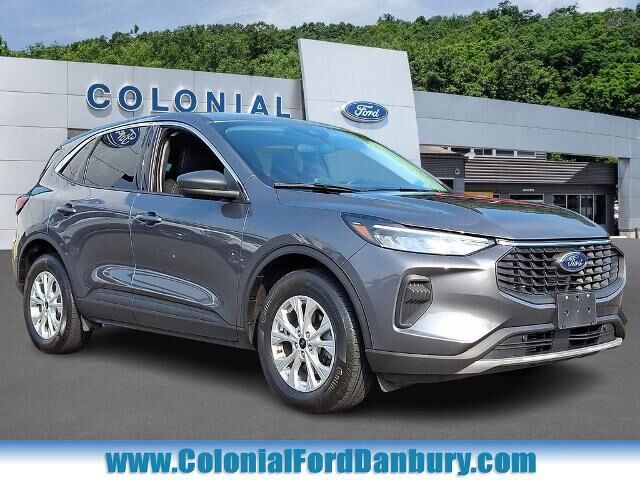 2023 Ford Escape Active — photo 1 of 26
