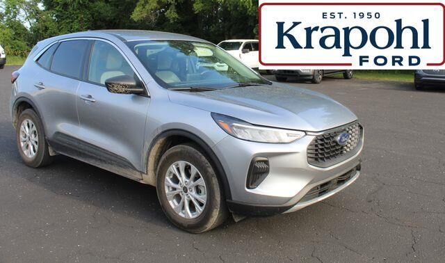 2023 Ford Escape Active — photo 1 of 6