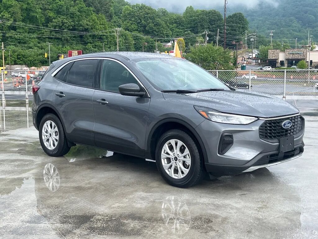 2024 Ford Escape Active — photo 1 of 15