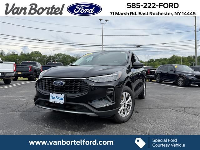 2025 Ford Escape Active — photo 1 of 13