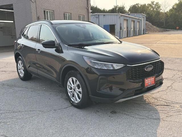 2023 Ford Escape Active — photo 1 of 26