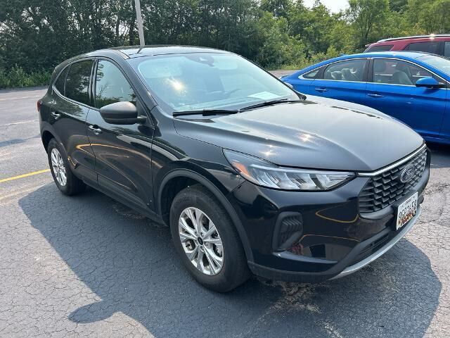 2025 Ford Escape Active — photo 1 of 13