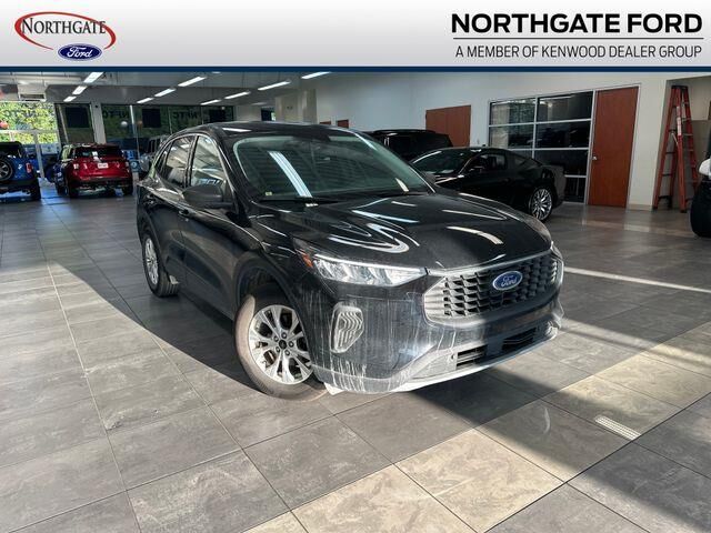 2023 Ford Escape Active — photo 1 of 26