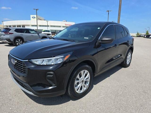 2023 Ford Escape Active — photo 1 of 13