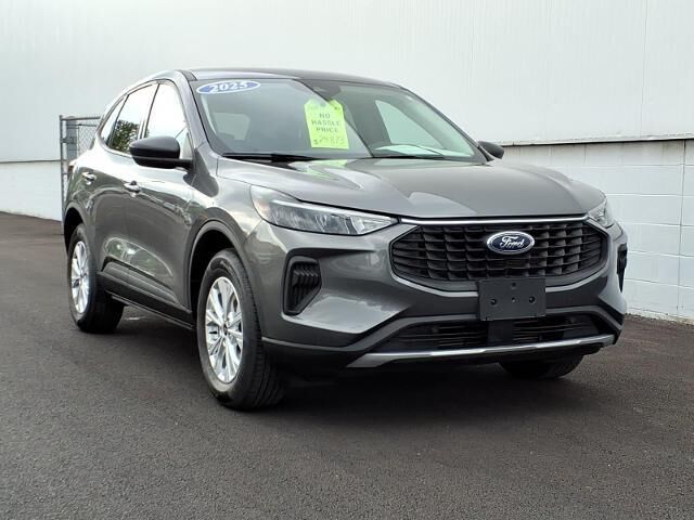2025 Ford Escape Active — photo 1 of 13