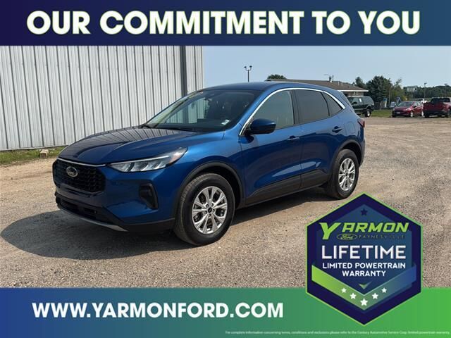 2023 Ford Escape Active — photo 1 of 26