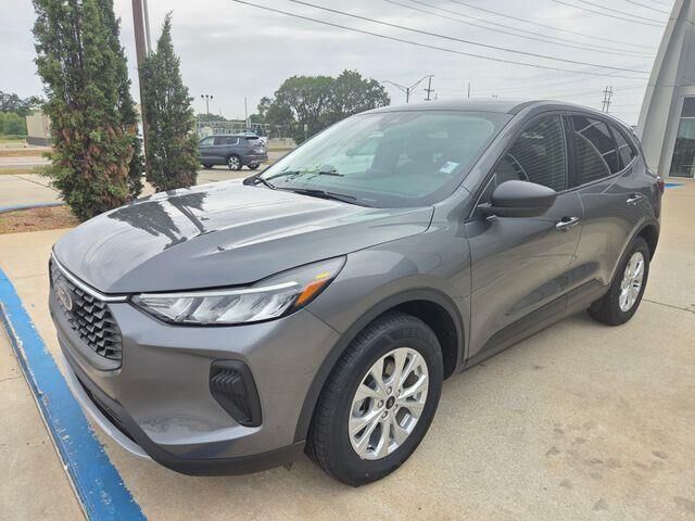 2025 Ford Escape Active — photo 1 of 26