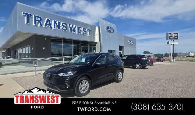 2023 Ford Escape Active — photo 1 of 26
