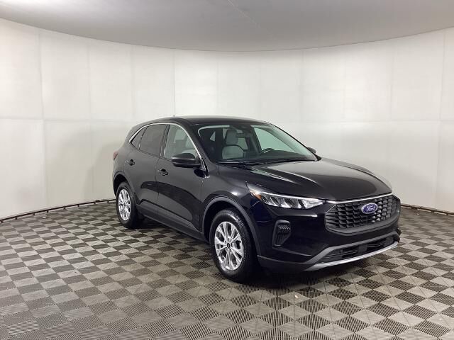 2023 Ford Escape Active — photo 1 of 13