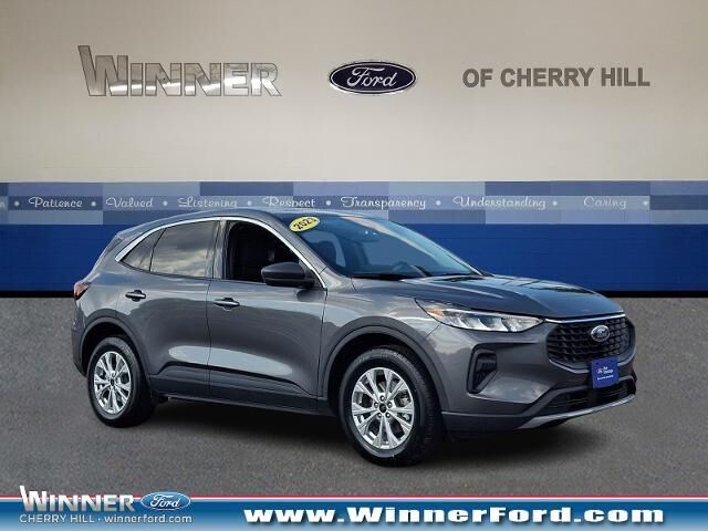 2023 Ford Escape Active — photo 1 of 13