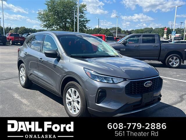 2023 Ford Escape Active — photo 1 of 13