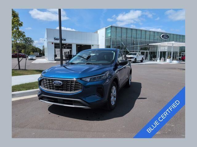 2023 Ford Escape Active — photo 1 of 26