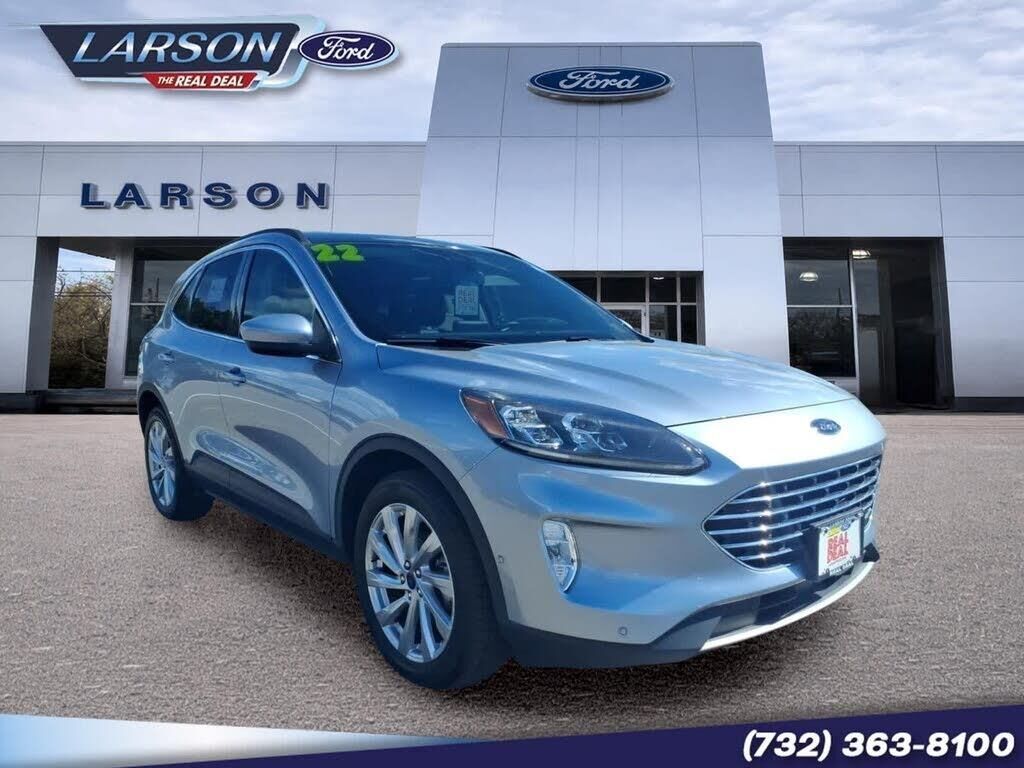 2022 Ford Escape Titanium — photo 1 of 1