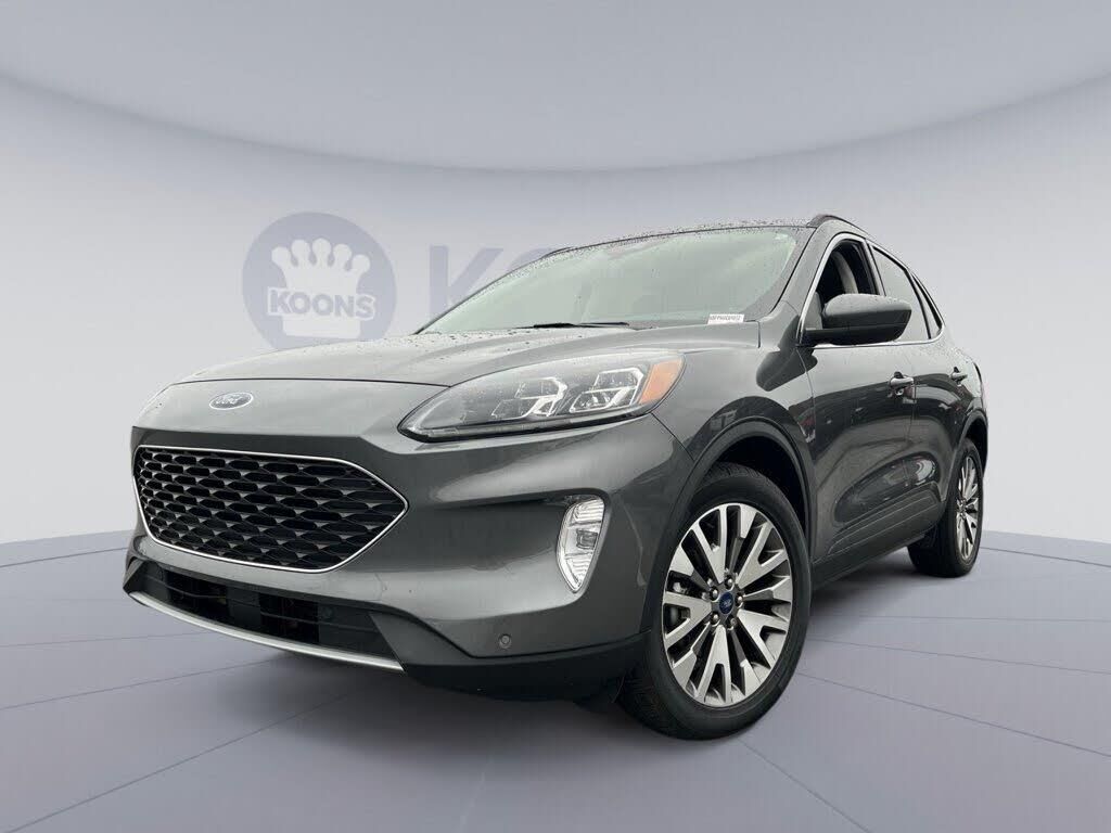 2022 Ford Escape Titanium — photo 1 of 2