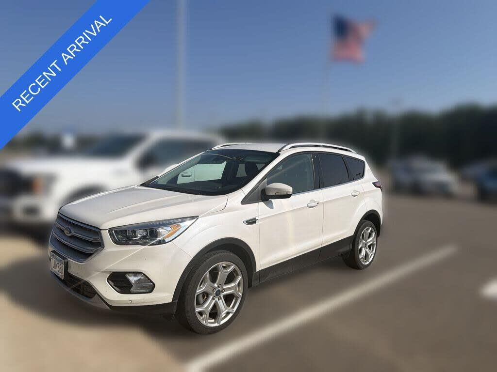 2019 Ford Escape Titanium — photo 1 of 1
