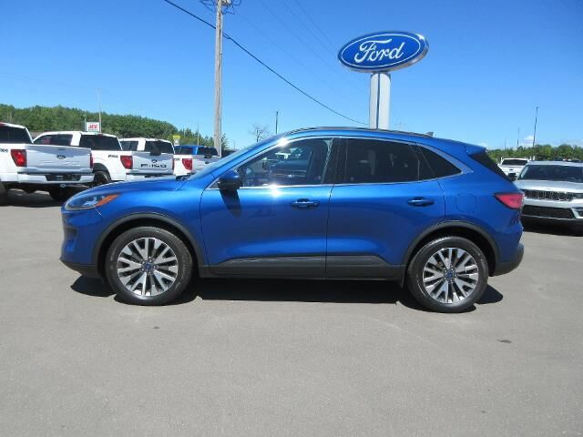 2022 Ford Escape Titanium — photo 1 of 13
