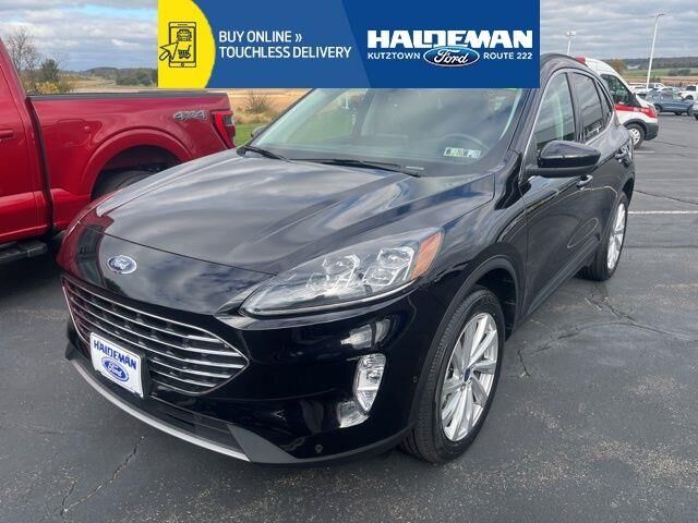 2022 Ford Escape Titanium — photo 1 of 13