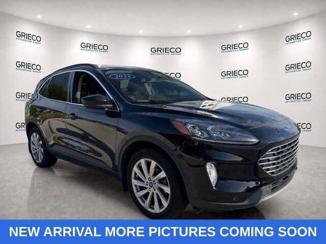 2022 Ford Escape Titanium — photo 1 of 1