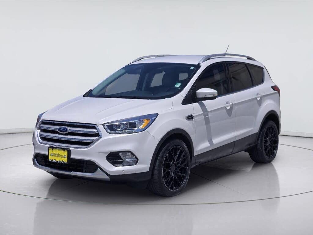 2019 Ford Escape Titanium — photo 1 of 21