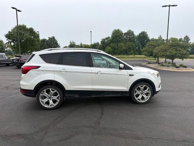 2019 Ford Escape Titanium — photo 1 of 27