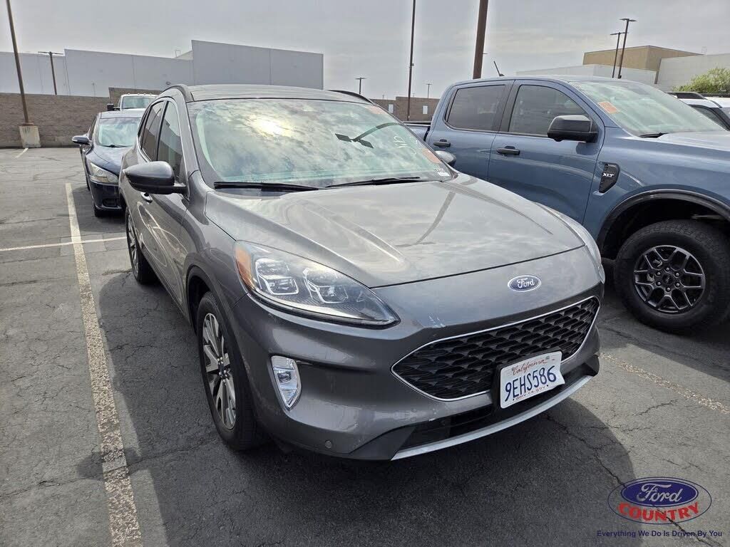 2022 Ford Escape Titanium — photo 1 of 1