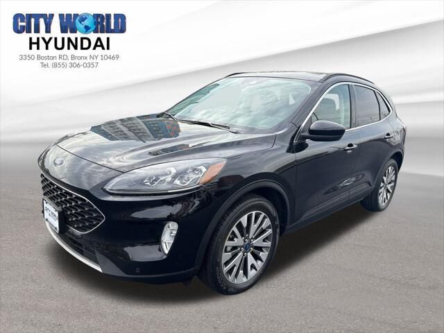 2022 Ford Escape Titanium — photo 1 of 26