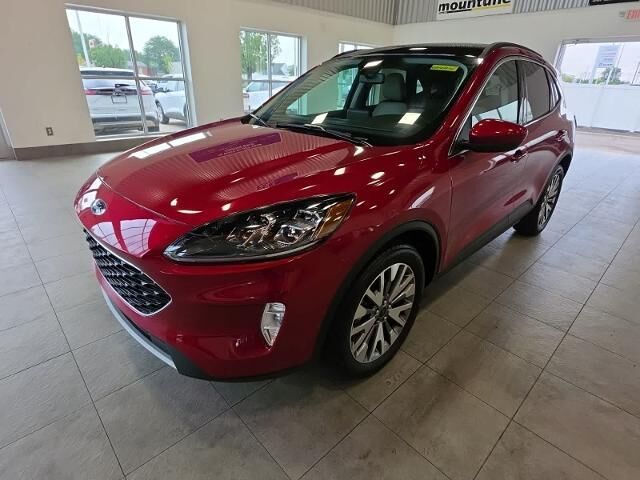 2022 Ford Escape Titanium — photo 1 of 13