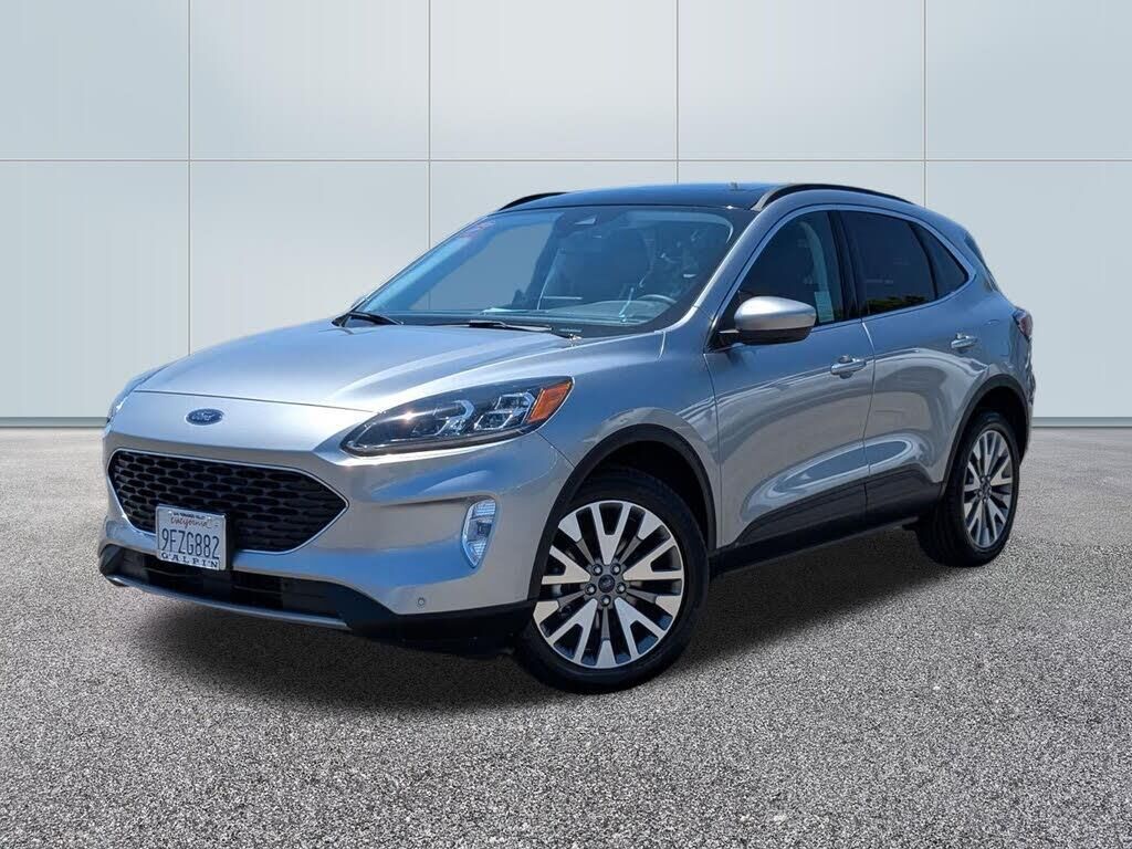 2022 Ford Escape Titanium — photo 1 of 1