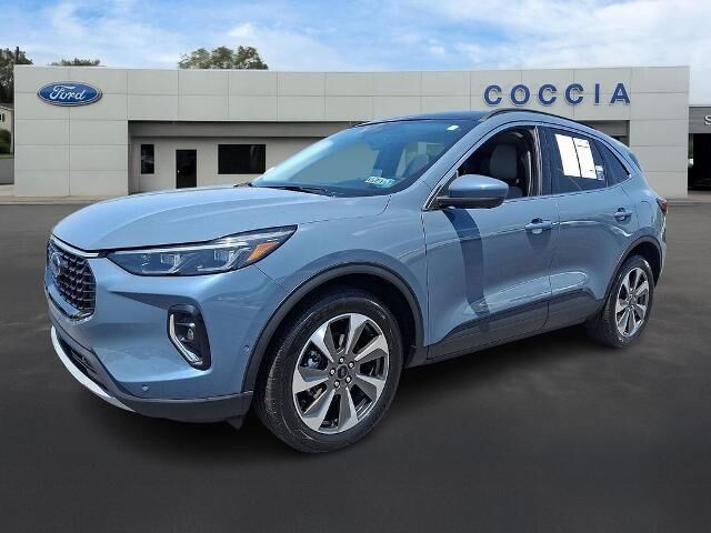 2023 Ford Escape Platinum — photo 1 of 7