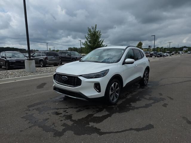 2023 Ford Escape Platinum — photo 1 of 13