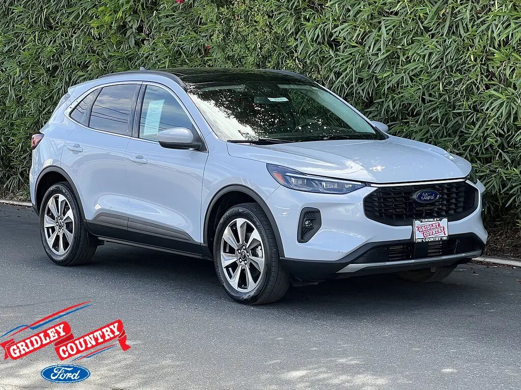 2025 Ford Escape Platinum — photo 1 of 13