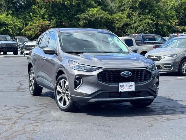 2023 Ford Escape Platinum — photo 1 of 38