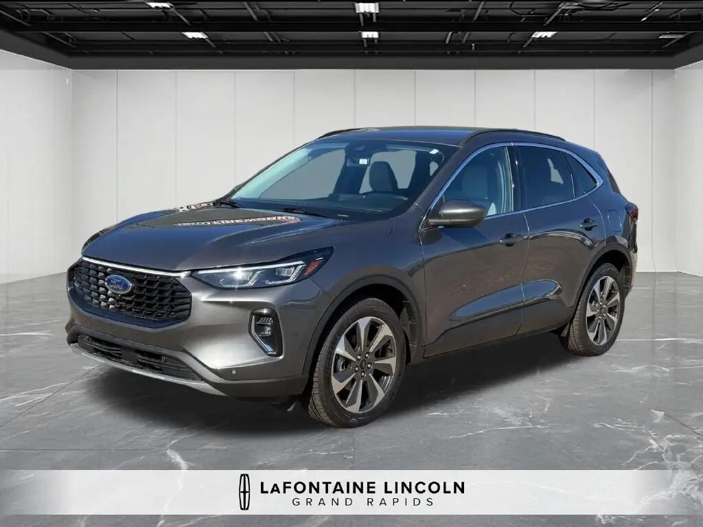 2023 Ford Escape Platinum — photo 1 of 13