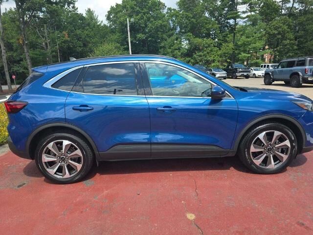 2023 Ford Escape Platinum — photo 1 of 39