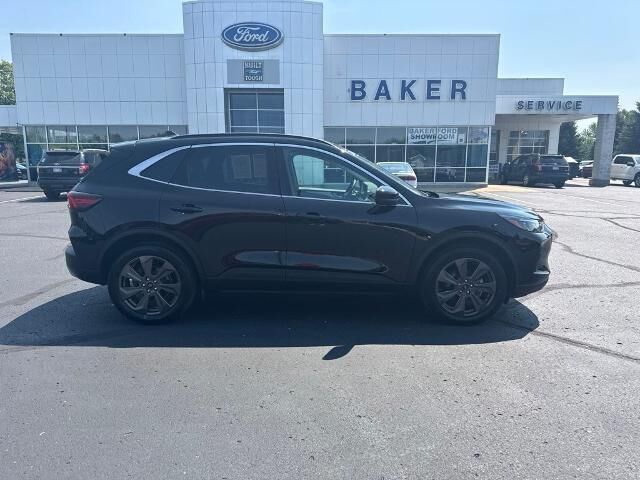 2024 Ford Escape Platinum — photo 1 of 26