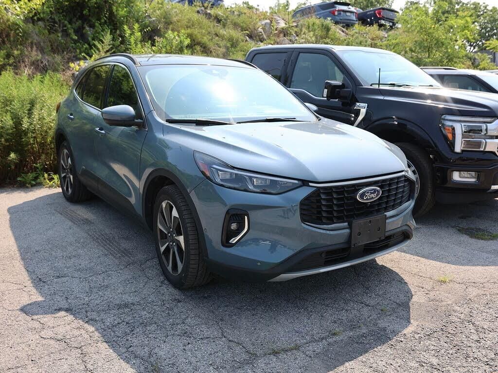 2023 Ford Escape Platinum — photo 1 of 14