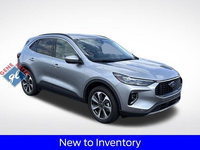 2023 Ford Escape Platinum — photo 1 of 5