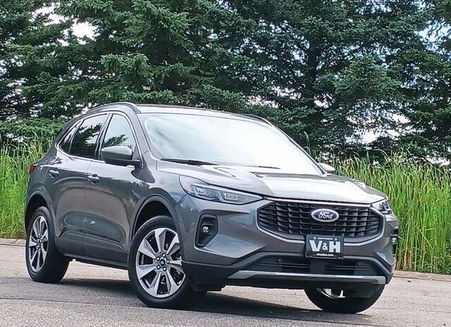 2025 Ford Escape Platinum — photo 1 of 13