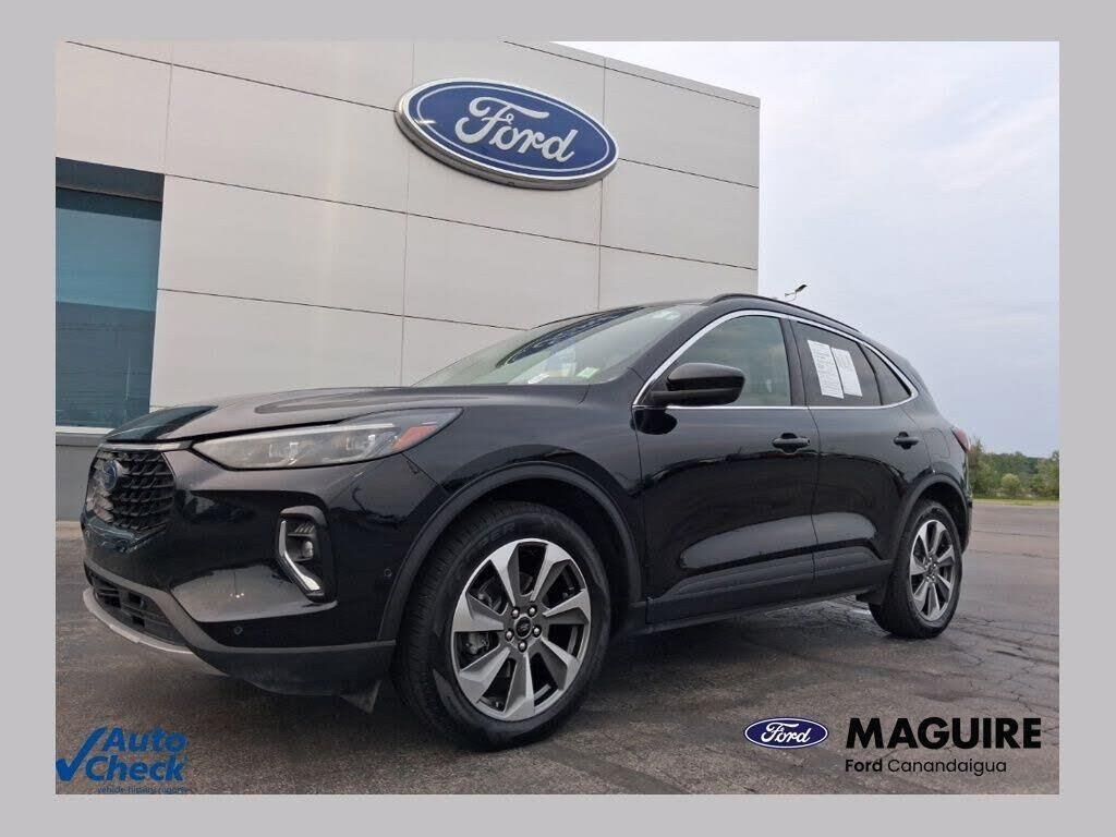 2023 Ford Escape Platinum — photo 1 of 2