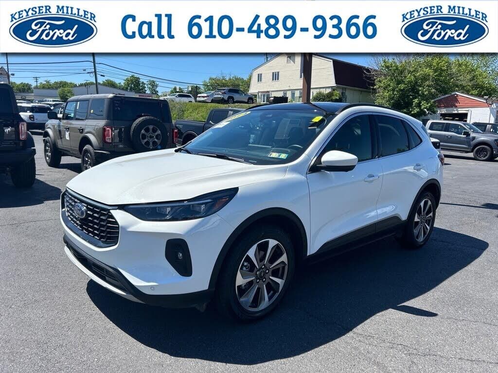 2024 Ford Escape Platinum — photo 1 of 1