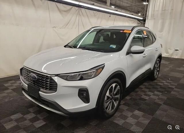 2025 Ford Escape Platinum — photo 1 of 7