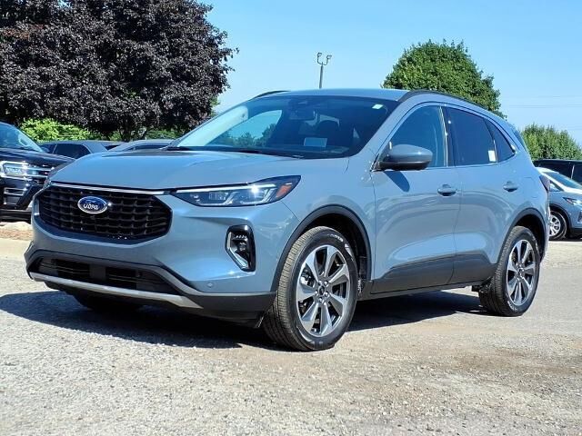 2023 Ford Escape Platinum — photo 1 of 2