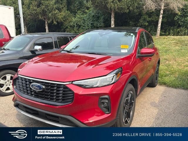 2025 Ford Escape Platinum — photo 1 of 1