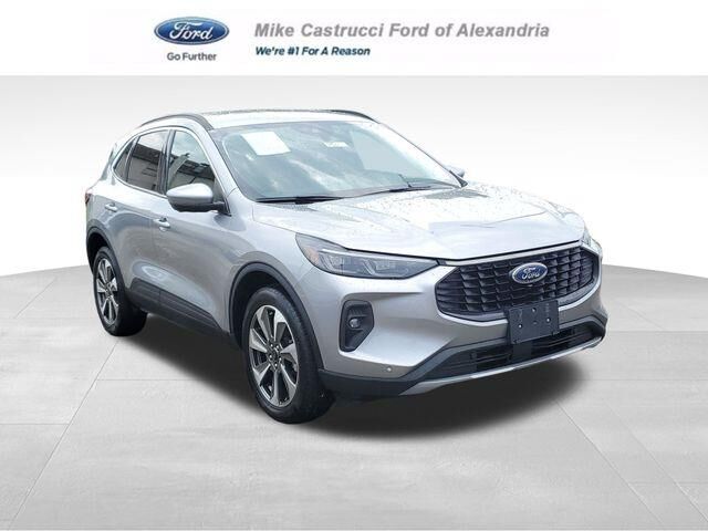 2024 Ford Escape Platinum — photo 1 of 13