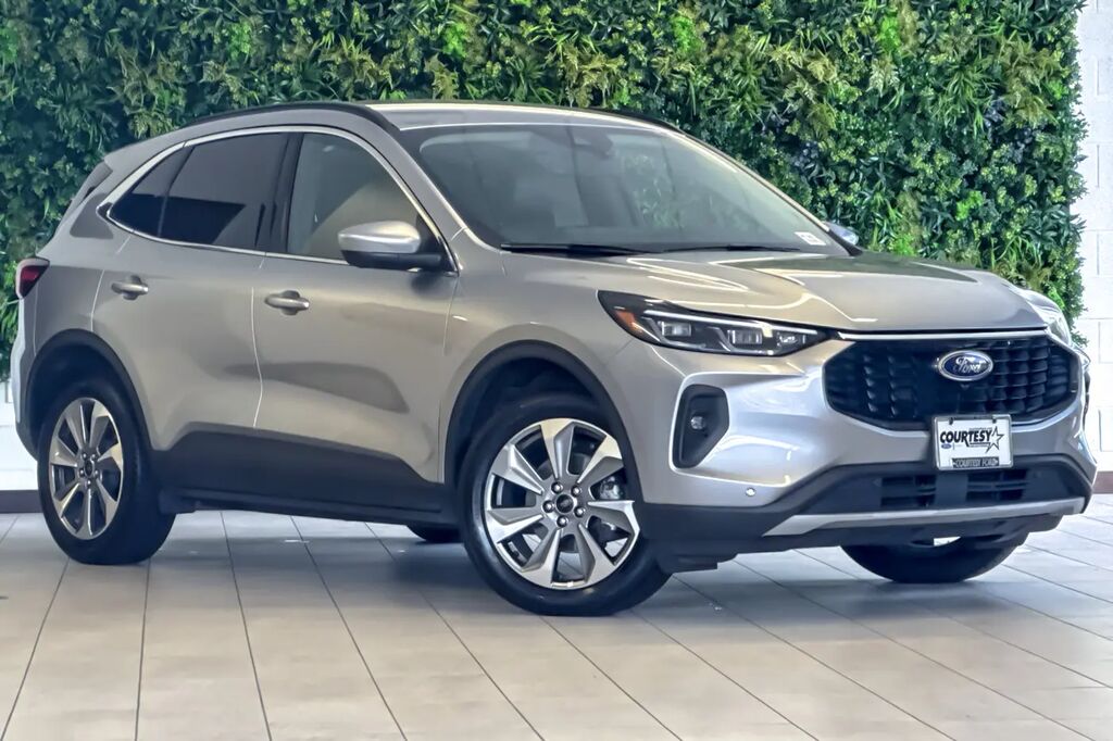 2024 Ford Escape Platinum — photo 1 of 13