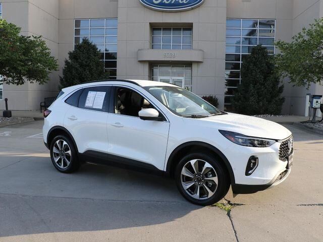 2023 Ford Escape Platinum — photo 1 of 13