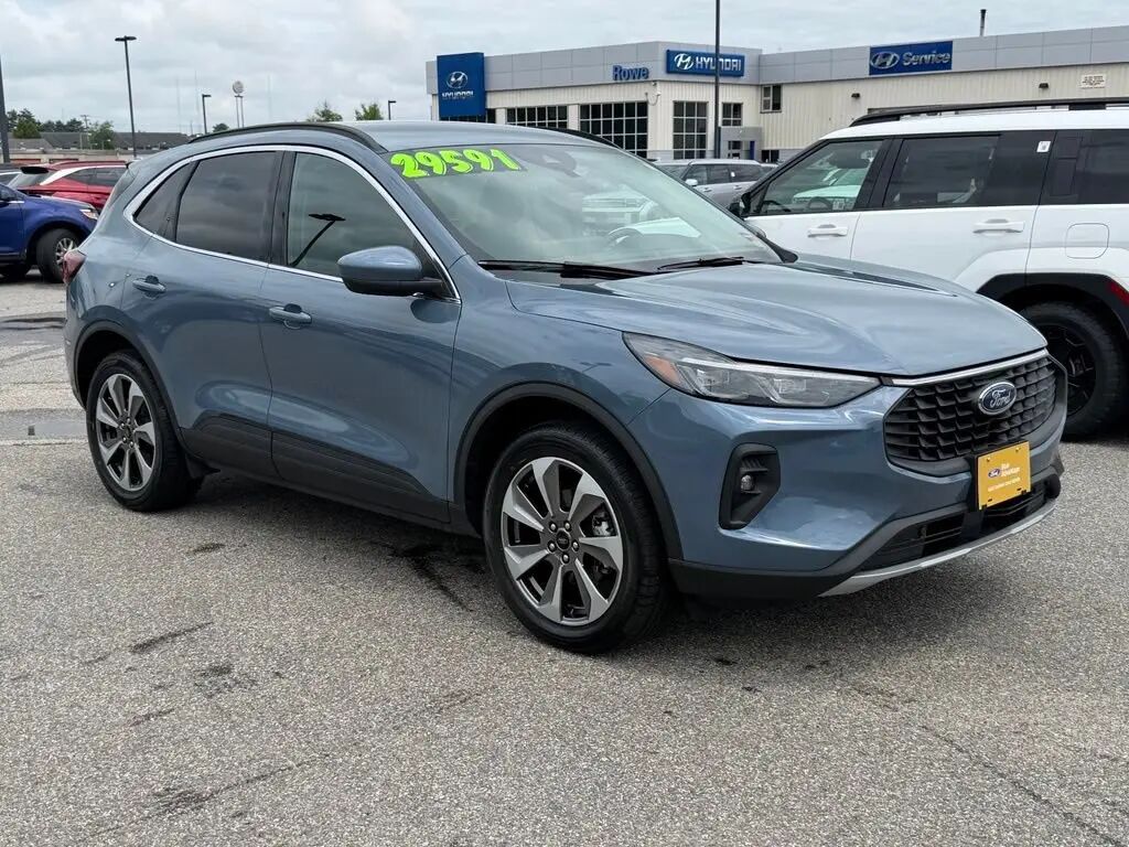 2025 Ford Escape Platinum — photo 1 of 13