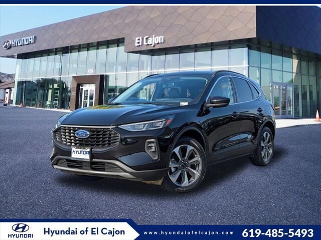 2025 Ford Escape Platinum — photo 1 of 7