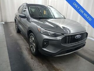2025 Ford Escape Platinum — photo 1 of 8