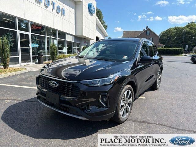2023 Ford Escape Platinum — photo 1 of 26